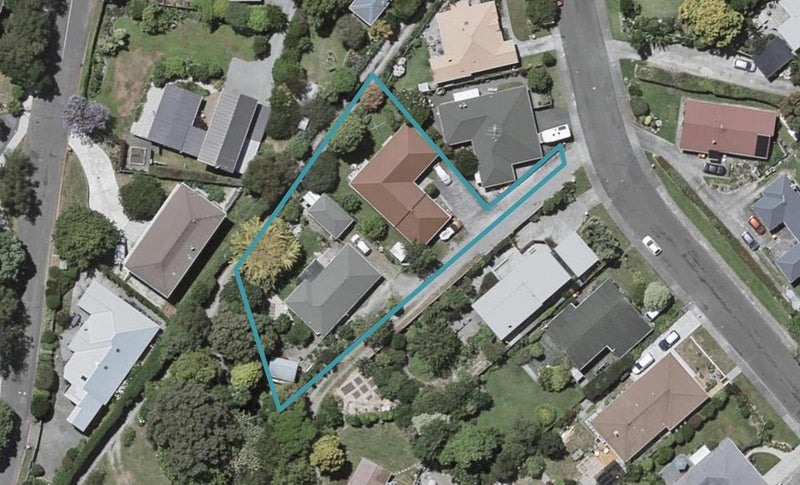 8 Fleetwood Grove, Waikanae, Waikanae - Carousel 1