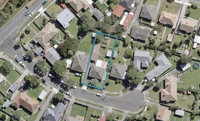 2 Brown Grove, Fairfield, Lower Hutt - Carousel 1