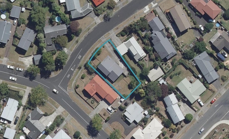 63 Lansdowne Crescent, Glenview, Hamilton - Carousel 1