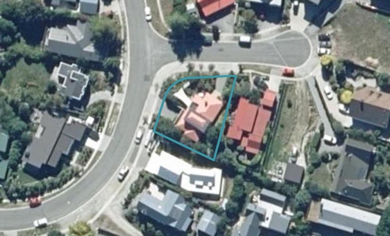 6 Cedar Drive, Kelvin Heights, Queenstown - Carousel 1