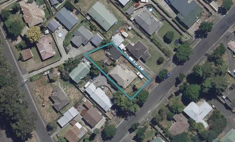 32 Huia Avenue, Forest Lake, Hamilton - Carousel 1