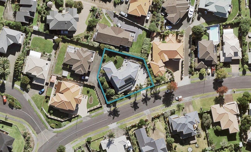 28 Whiting Grove, West Harbour, Auckland - Carousel 1