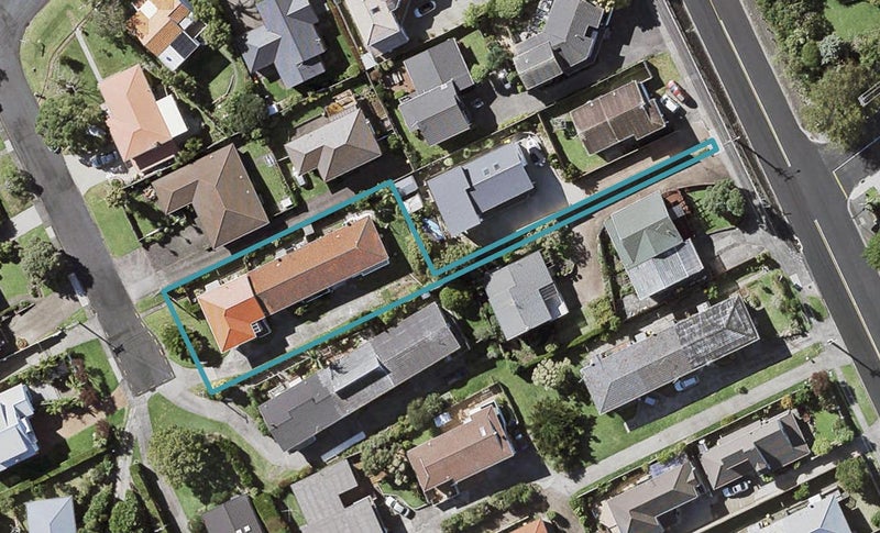 2/24 Tobruk Crescent, Milford, Auckland - Carousel 1