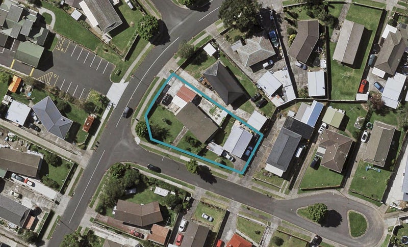 1/2 Rimini Place, Clover Park, Manukau - Carousel 1