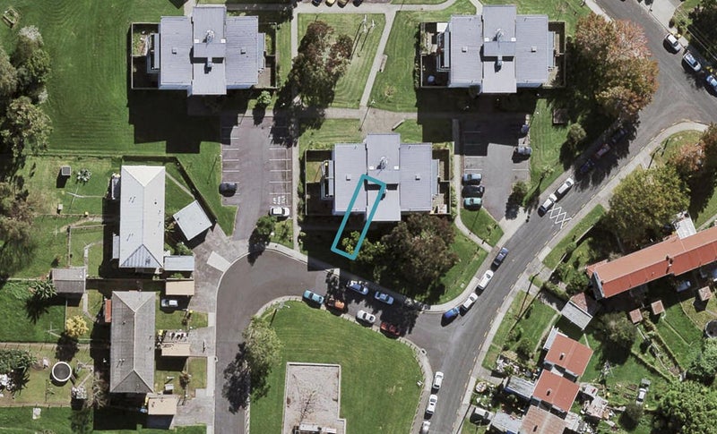 9 Mowai Road, Northcote, Auckland - Carousel 1