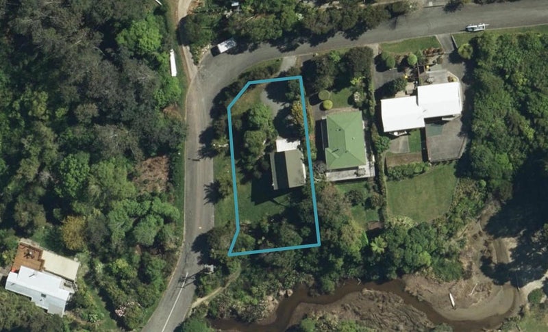 10 Cook Crescent, Kaiteriteri - Carousel 1