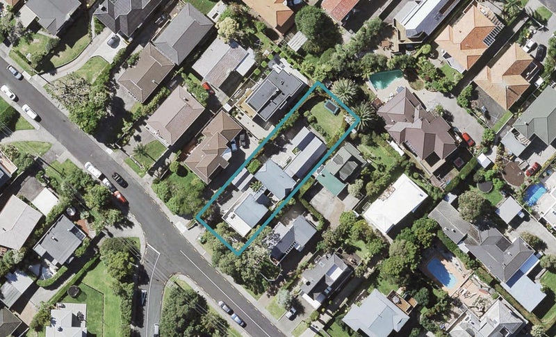 47 Seaview Road, Castor Bay, Auckland - Carousel 1