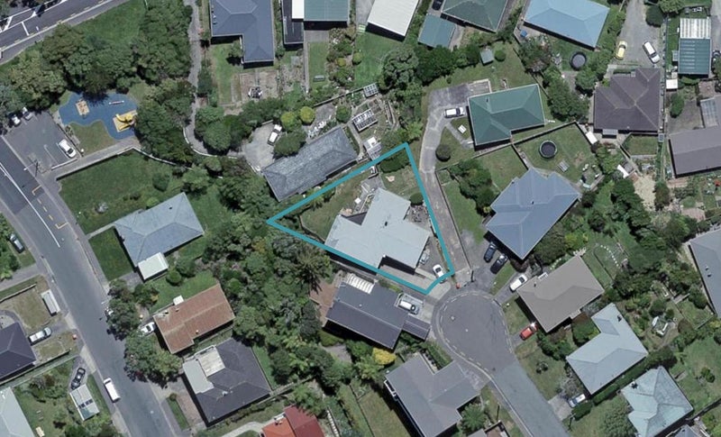 23 Longcroft Terrace, Newlands, Wellington - Carousel 1
