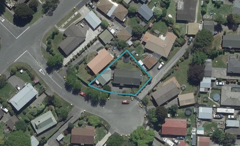 7 Strack Place, Redwood, Christchurch - Carousel 1