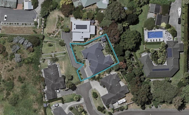 17 Fairway Oaks Drive, Waikanae Beach, Waikanae - Carousel 1