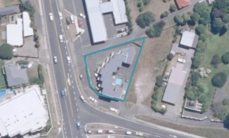 4/208 Lake Terrace, Waipahihi, Taupo - Carousel 1