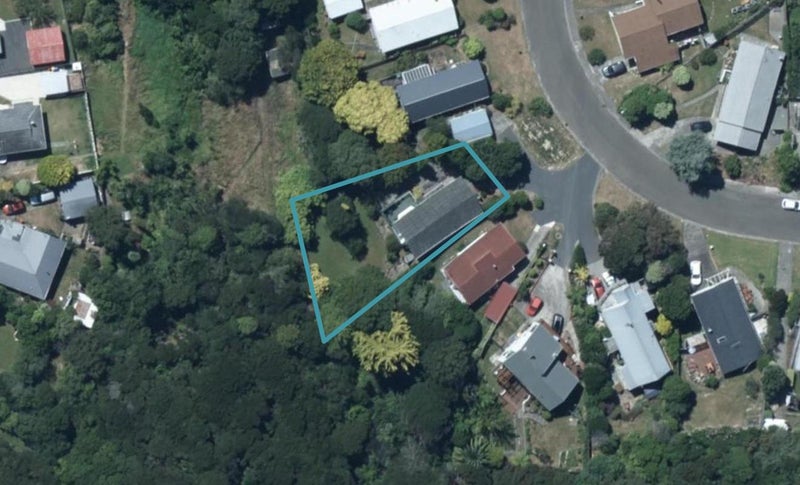 9 Hicks Close, Whitby, Porirua - Carousel 1