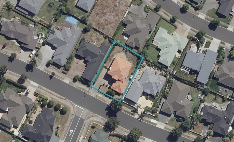 61 Huntington Drive, Huntington, Hamilton - Carousel 1
