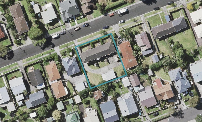 1/6 Corrella Road, Belmont, Auckland - Carousel 1