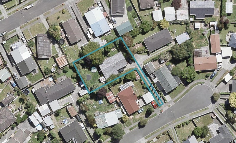 11 Fremont Grove, Totara Park, Upper Hutt - Carousel 1