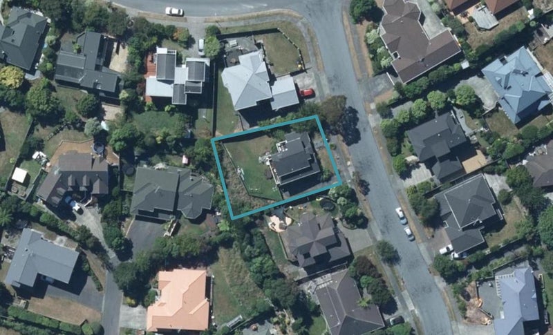 4 Saunders Close, Whitby, Porirua - Carousel 1