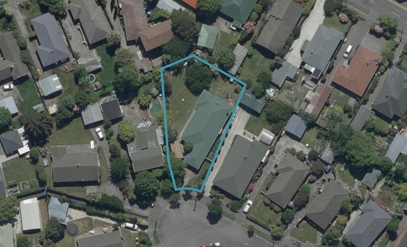 18 Sandringham Place, Bryndwr, Christchurch - Carousel 1