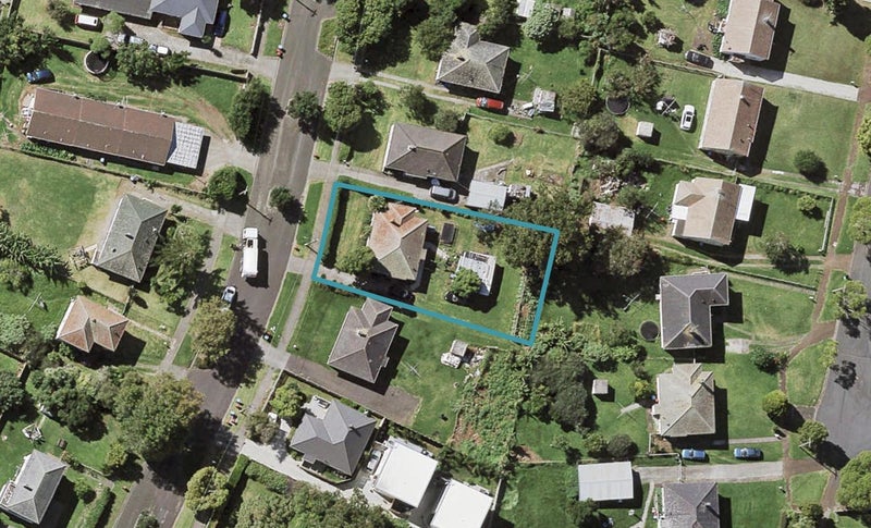 46 Waddell Avenue, Point England, Auckland - Carousel 1