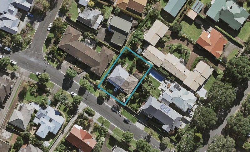 2/1 Korau RD, Greenlane, Auckland - Carousel 1