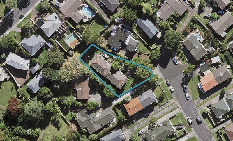 2/28 Mannering Place, Hillcrest, Auckland - Carousel 1