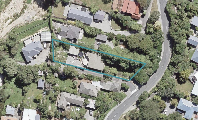 11 Stratton Street, Normandale, Lower Hutt - Carousel 1