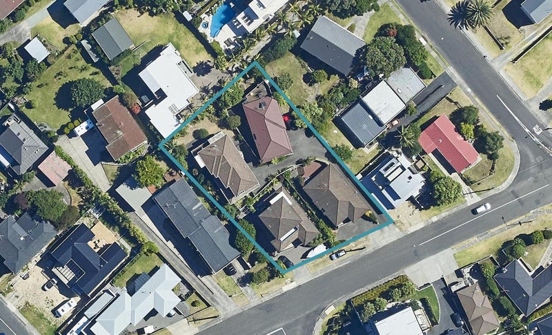 10 Sutherland Avenue, Mount Maunganui, Mount Maunganui - Carousel 1