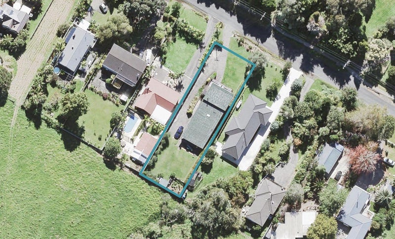 15 Grassmere Road, Henderson Valley, Auckland - Carousel 1