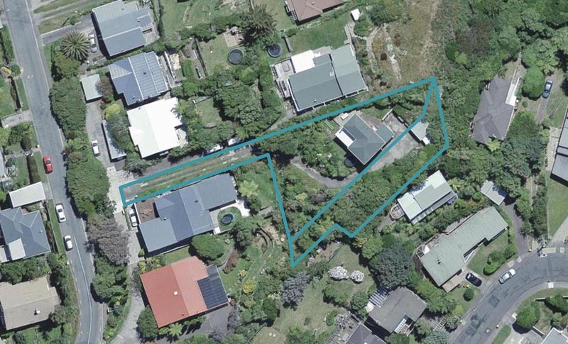 2/82 Parkvale Road, Karori, Wellington - Carousel 1