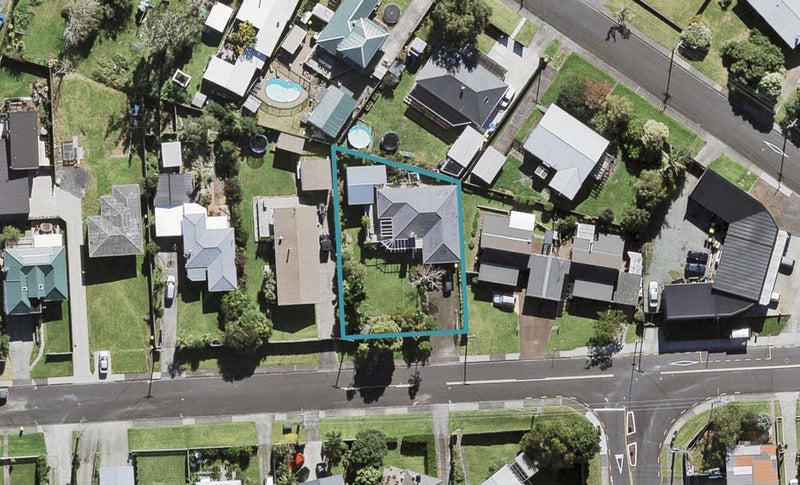 28 Wharf Road, Te Atatu Peninsula, Auckland - Carousel 1