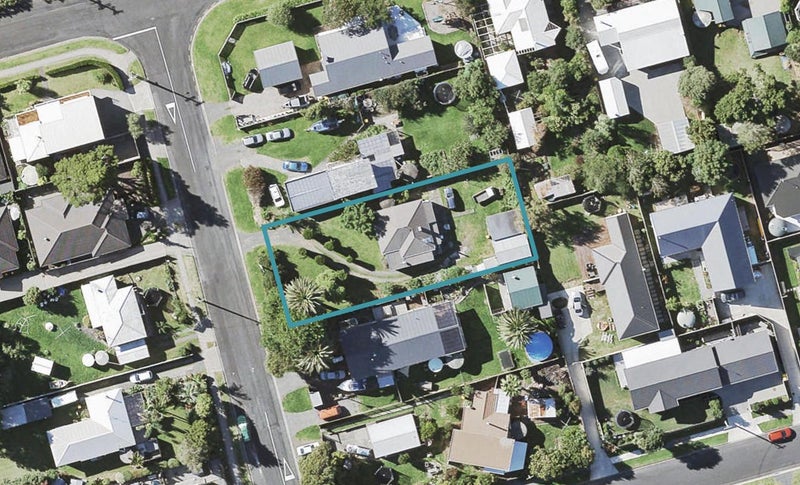 35 Sunkist Bay Road, Beachlands, Auckland - Carousel 1
