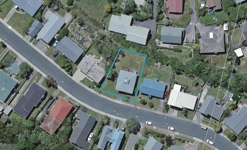 16 Colchester Crescent, Newlands, Wellington - Carousel 1