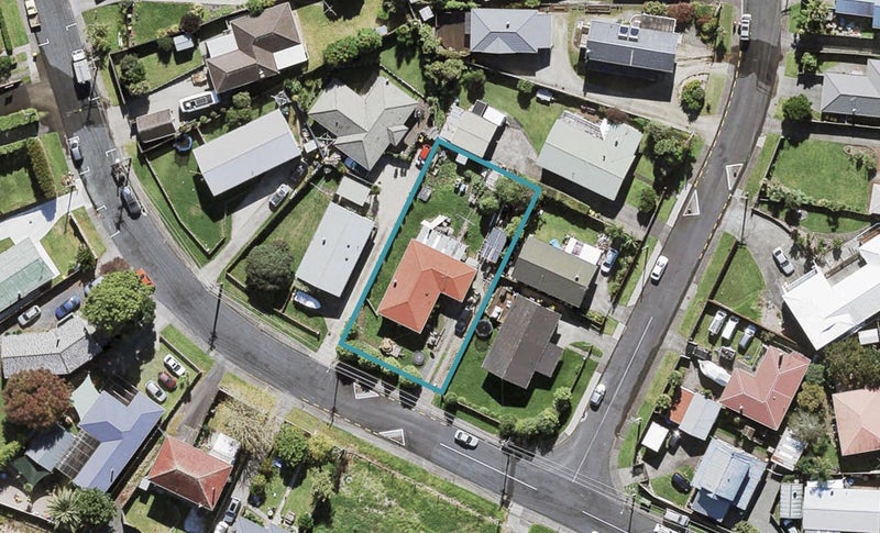 15 Titoki Street, Te Atatu Peninsula, Auckland - Carousel 1