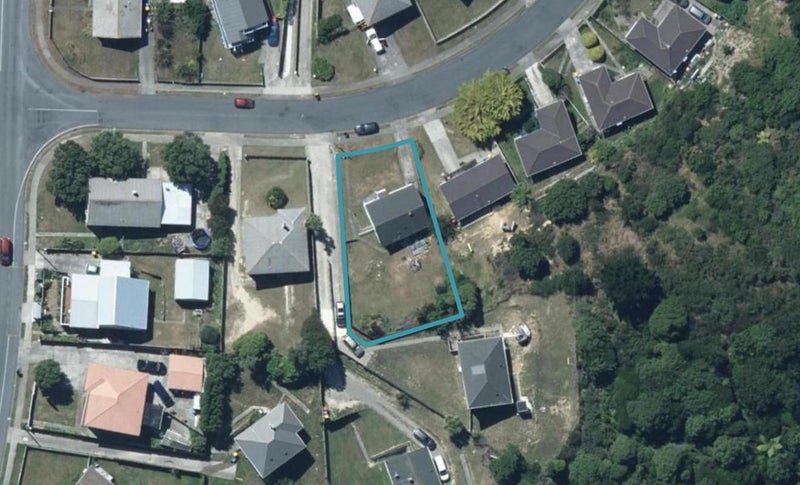 10 Penguin Grove, Waitangirua, Porirua - Carousel 1