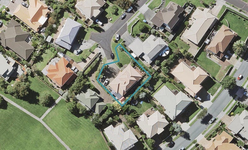 12 Highgate Place, Somerville, Manukau - Carousel 1