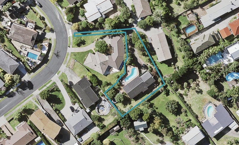 17 Pickwick Parade, Mellons Bay, Auckland - Carousel 1
