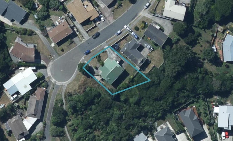19B PARKINSON CL, WHITBY, PORIRUA - Carousel 1