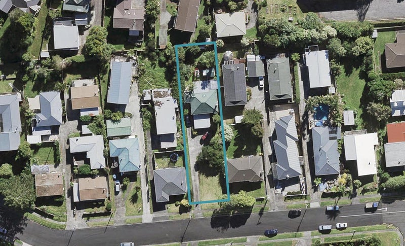 11 Neal Avenue, Glenfield, Auckland - Carousel 1