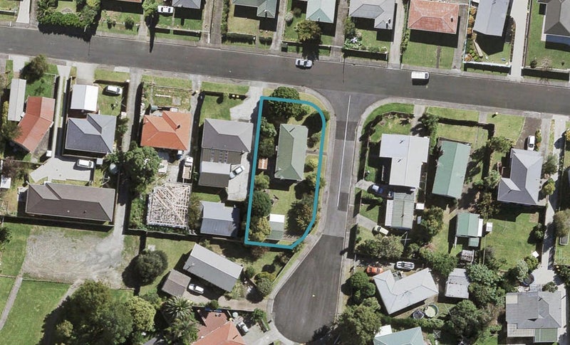 1 Hughdene Place, Henderson, Auckland - Carousel 1
