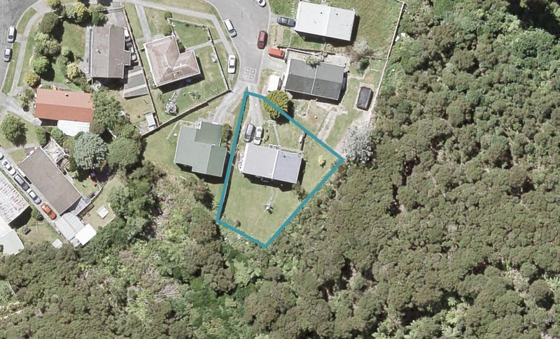 8 Tipperary Grove, Wainuiomata, Lower Hutt - Carousel 1