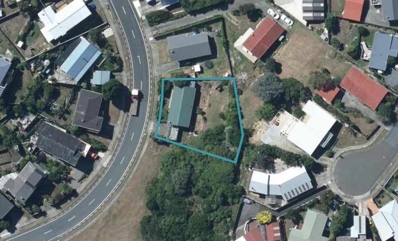 10 Gloaming Hill, Titahi Bay, Porirua - Carousel 1