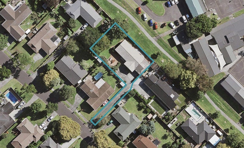 12 Donzella Place, Conifer Grove, Takanini - Carousel 1