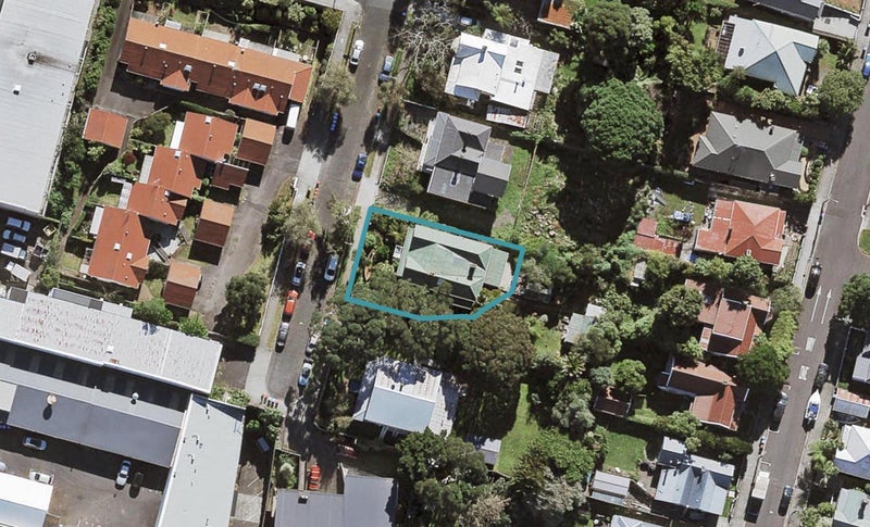 16 Carrick Place, Mount Eden, Auckland - Carousel 1