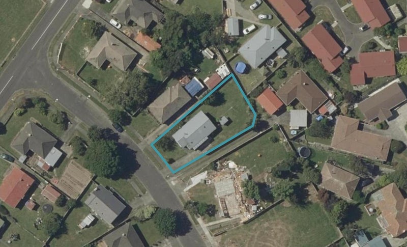 5 Exeter Crescent, Takaro, Palmerston North - Carousel 1