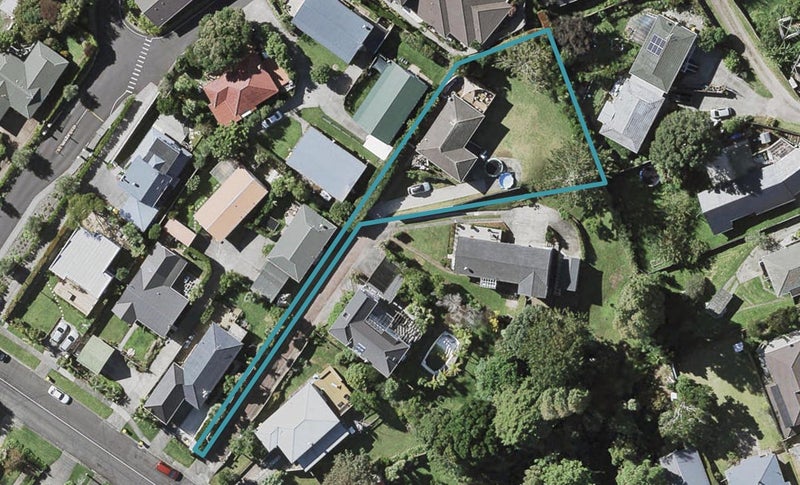 20C Coronation Street, Belmont, Auckland - Carousel 1