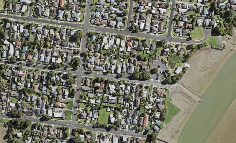 8 Hazards Road, Weymouth, Auckland - Carousel 1