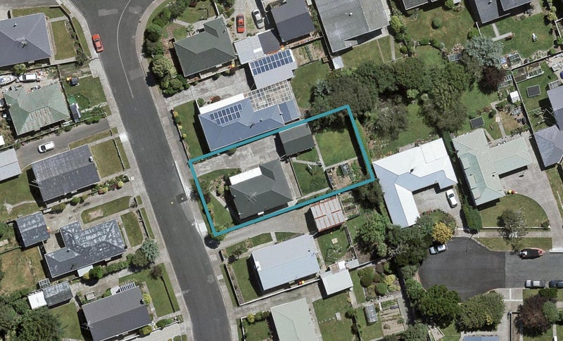 11 Orwell Crescent, Newfield, Invercargill - Carousel 1