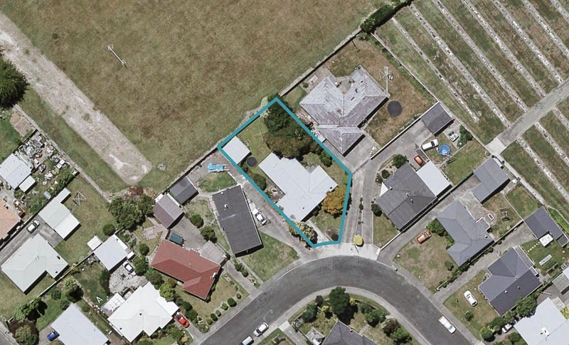 227 Sunnybank Crescent, Camberley, Hastings - Carousel 1