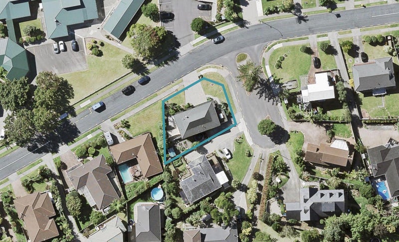 10 Sunnyview Avenue, Shelly Park, Auckland - Carousel 1