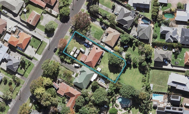 23 Humphrey Kemp Avenue, Henderson, Auckland - Carousel 1