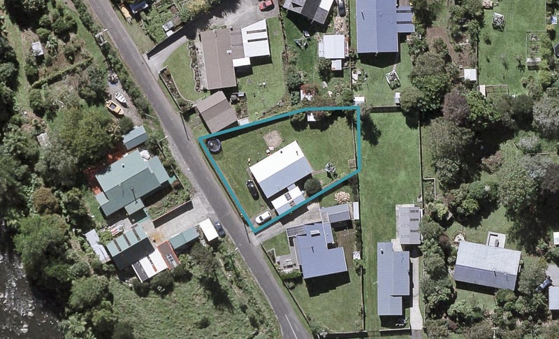 4 Sisson Terrace, Lepperton, New Plymouth - Carousel 1
